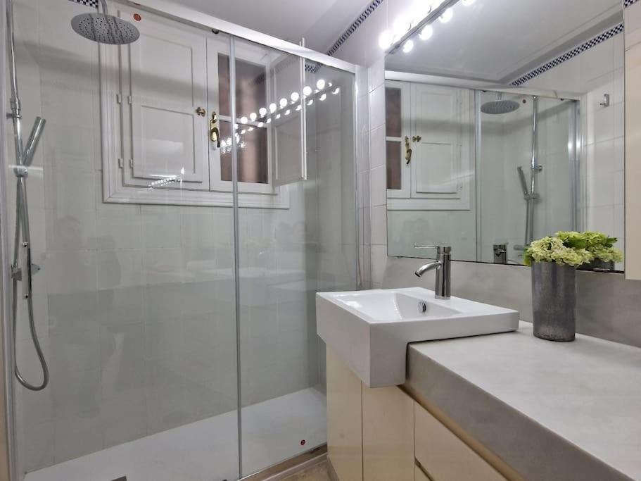 Precioso En Santa Cruz Lirio Bajo Appartement Sevilla Buitenkant foto